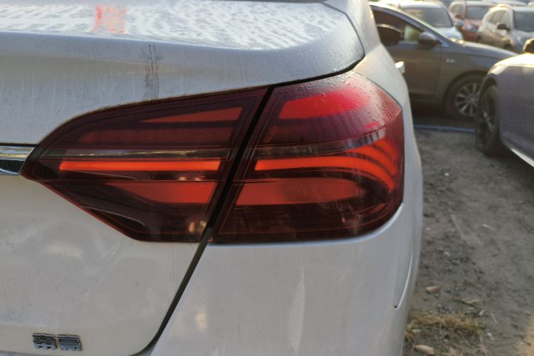 GEELY Emgrand 2019 car image #8