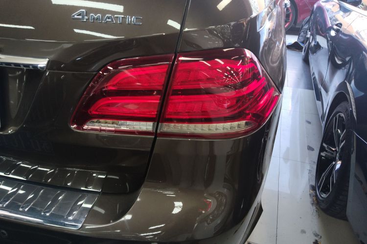 Mercedes-Benz GLE Class 2018 car image #8