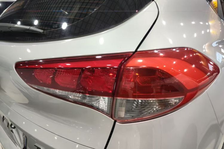 Hyundai Tucson 2017 car image #8