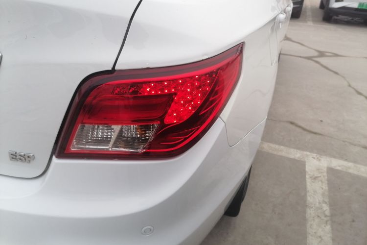 Forthing JOYEAR S50 2016 #8 Forthing JOYEAR S50 2016 car image #8