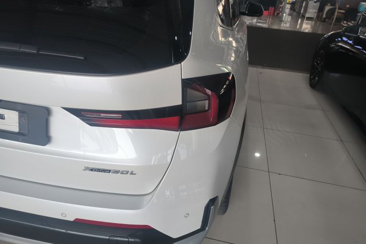 BMW iX1 2024 изображение автомобиля #8