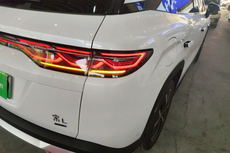 BYD SongL DM-i 2025 car image #8