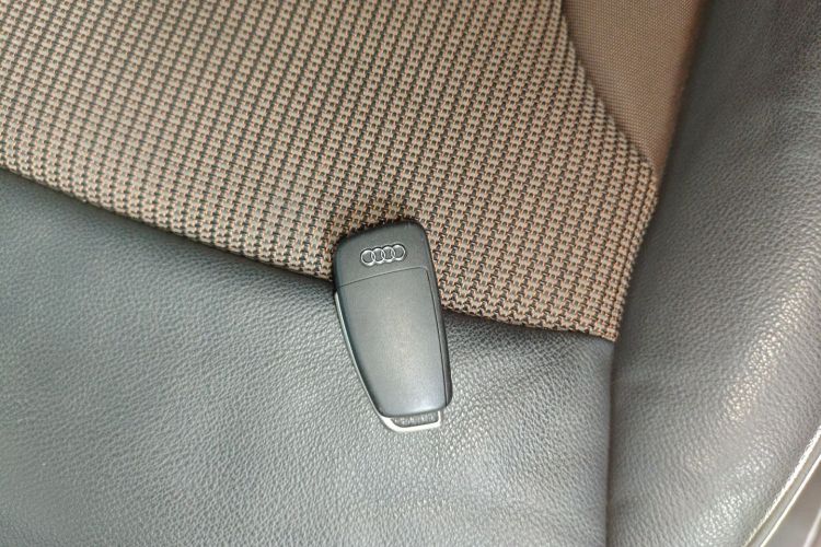 Audi Q3 2017 car image #8