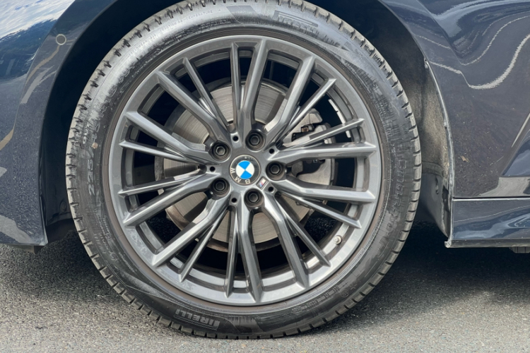 BMW 3 Series 2024 car image #8