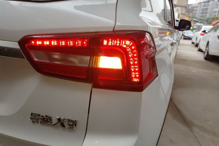 Forthing JOYEAR X5 2017 صورة سيارة #8