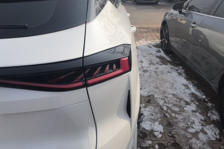 Changan UNI-Z PHEV 2024 car image #8