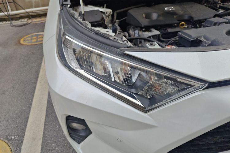 Toyota RAV4 2023 car image #8