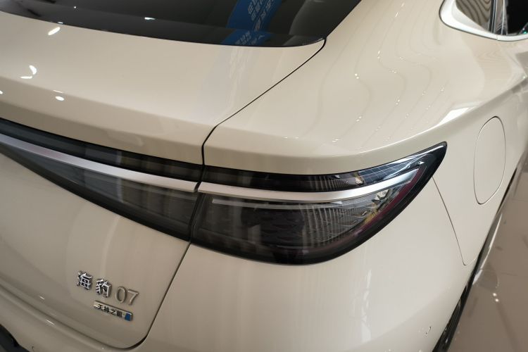 BYD Seal 07 DM-i 2025 car image #8