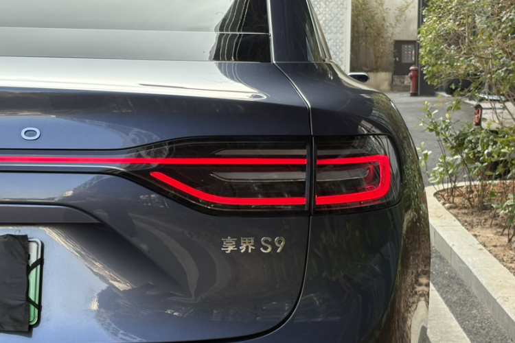 HongQi 2025 car image #8
