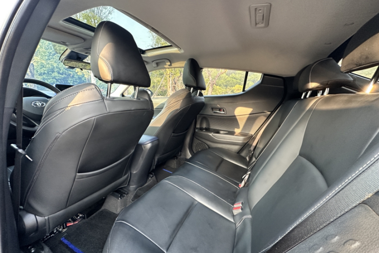 Toyota C-HR 2022 car image #8