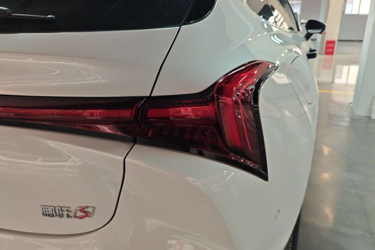 哪吒汽车 哪吒S猎装 2025 汽车图片 #8