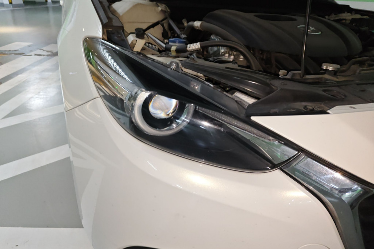 Mazda 3 Axela 2017 car image #8