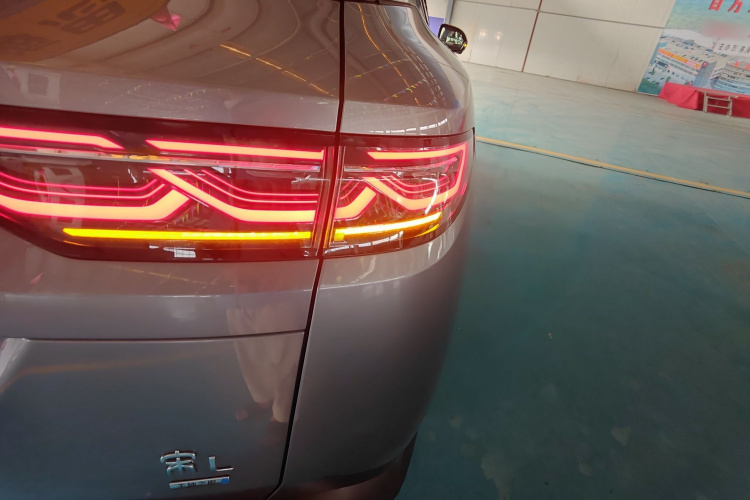 BYD SongL DM-i 2025 car image #8