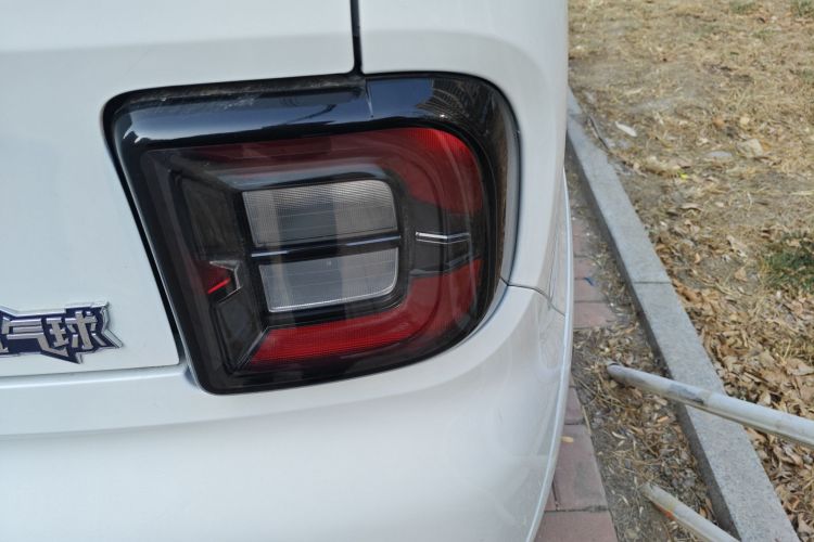 Livan 2025 car image #8
