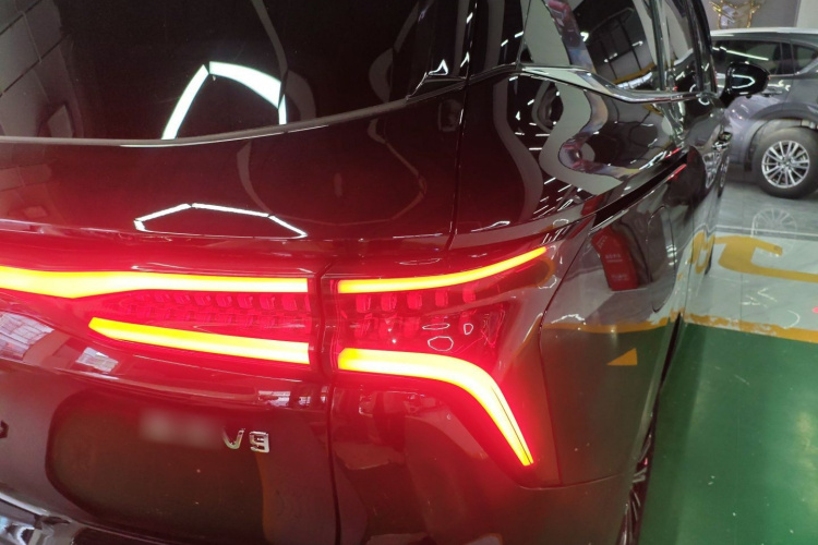 Forthing V9 2025 car image #8