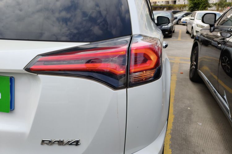 Toyota RAV4 2019 #8 Toyota RAV4 2019 car image #8