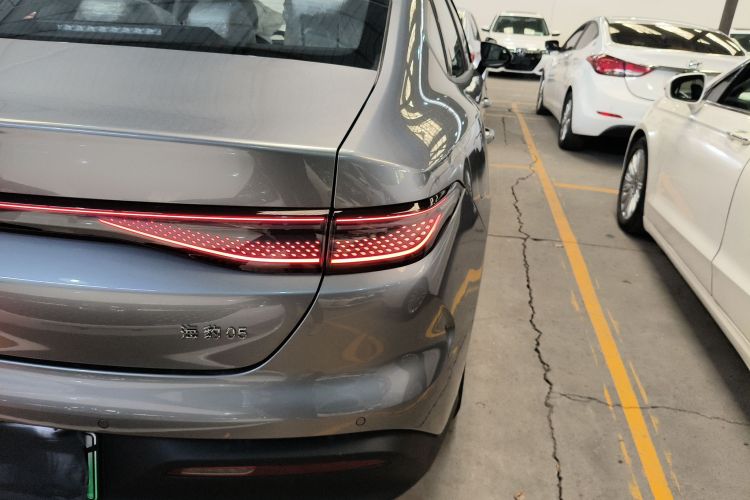 BYD Seal 05 DM-i 2025 #8 BYD Seal 05 DM-i 2025 car image #8