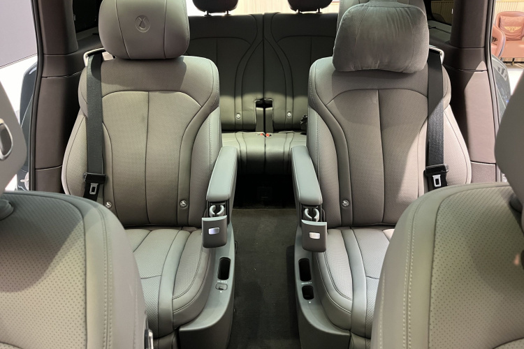 Denza N9 2025 car image #8