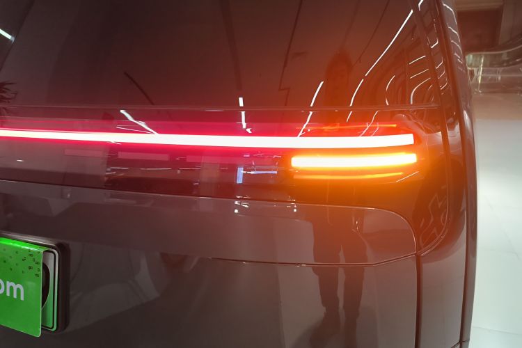 理想汽车 理想MEGA 2025 汽车图片 #8