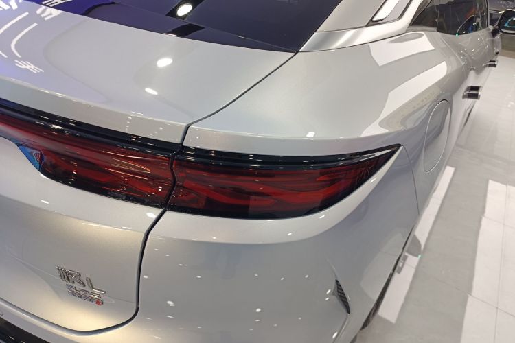 BYD HanL 2025 car image #8