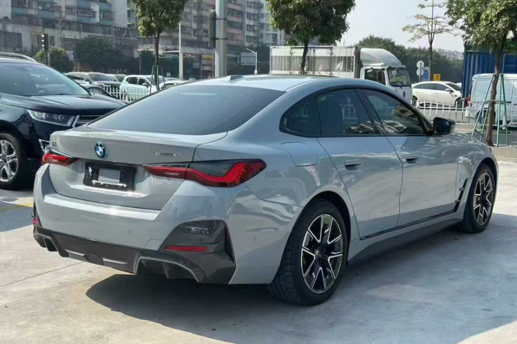 BMW i4 2022 #8 BMW i4 2022 car image #8