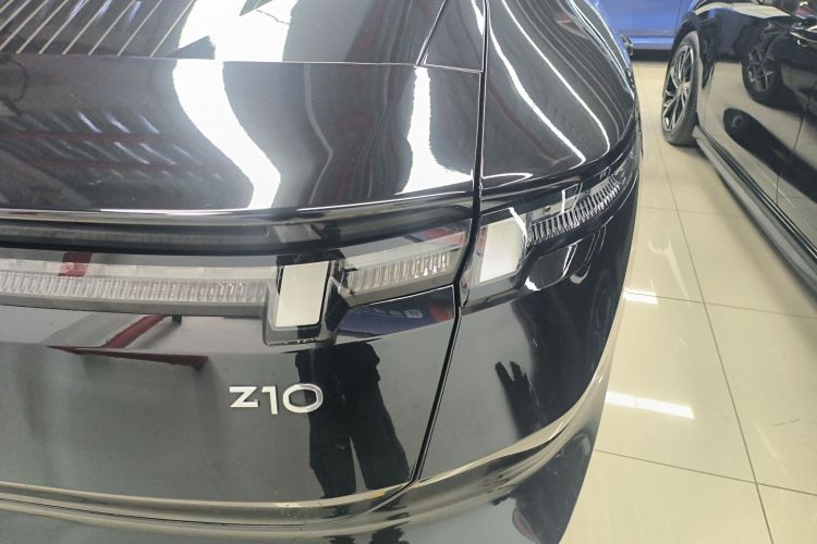 Lynk & Co 2025 car image #8