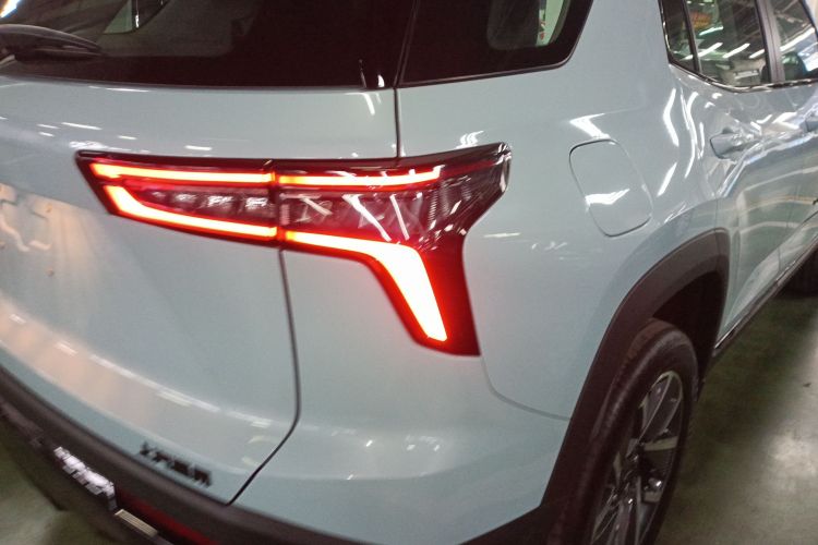 Chevrolet Equinox Plus 2025 car image #8