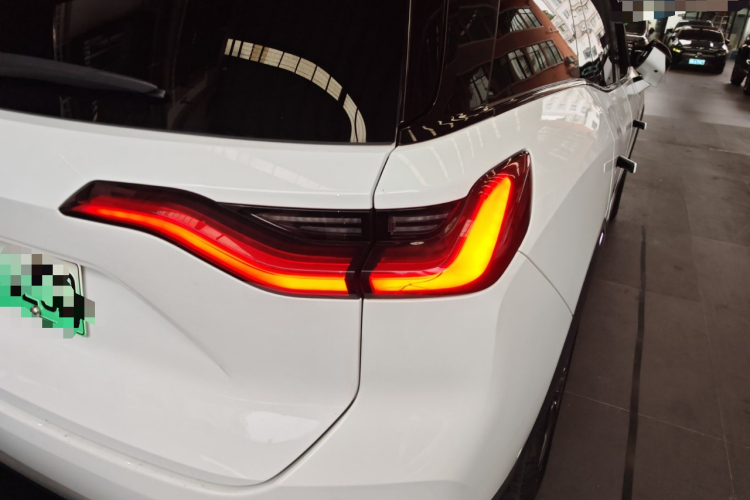 NIO ES8 2022 car image #8