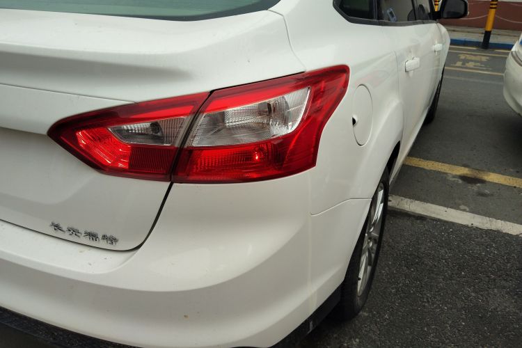 Ford Focus 2015 image de voiture #8