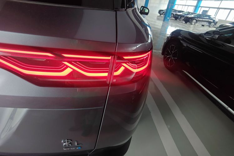 BYD SongL DM-i 2025 car image #8