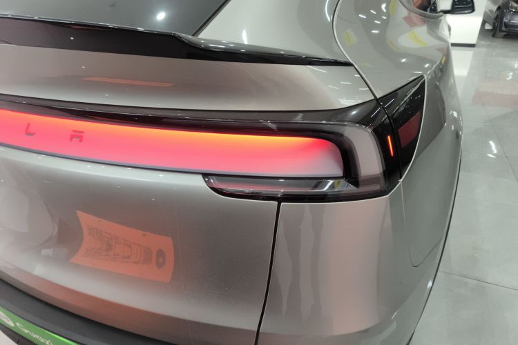 特斯拉 Model Y L 2025 汽车图片 #8