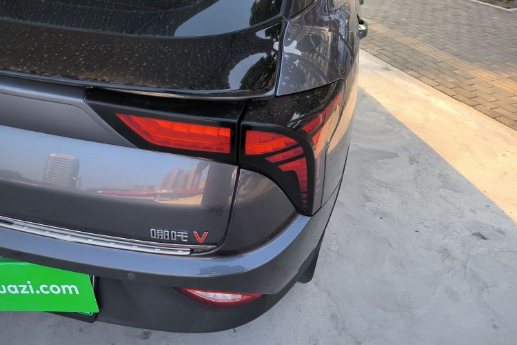 哪吒汽车 哪吒V 2021 汽车图片 #8