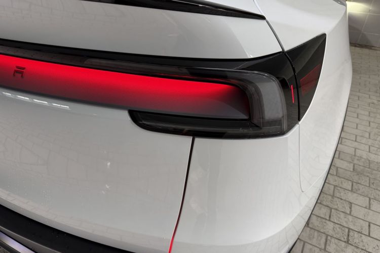 特斯拉 Model Y L 2025 汽车图片 #8