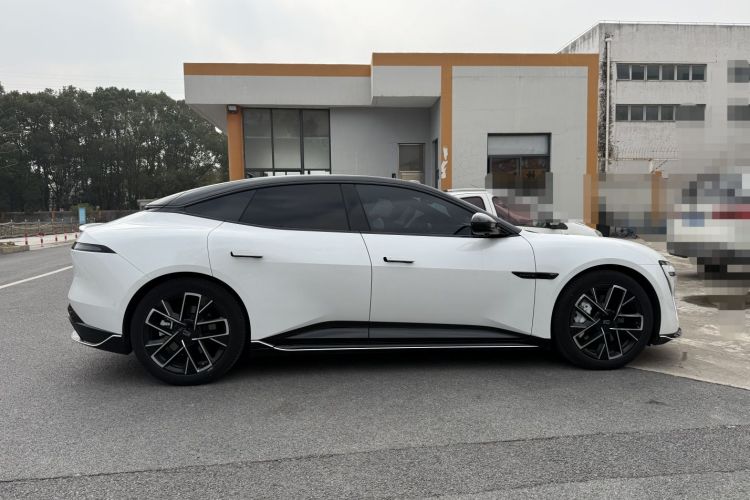 Avatr 06 2025 car image #8