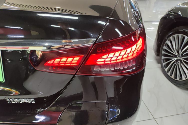 Mercedes-Benz E Class New Energy 2023 car image #8