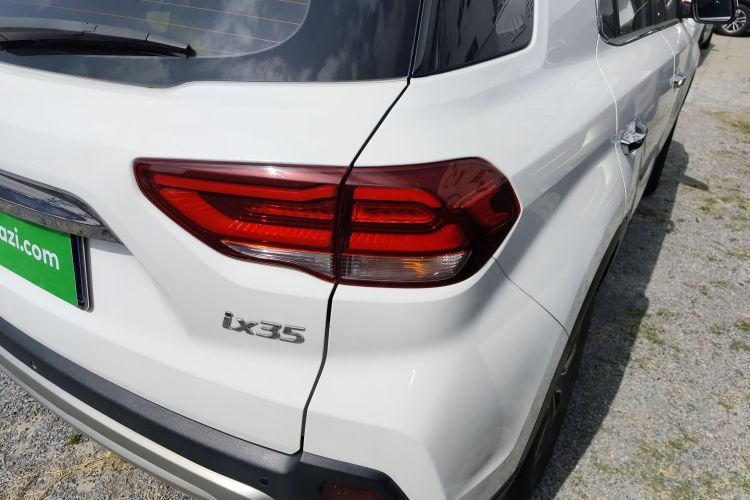 Hyundai ix35 2018 car image #8
