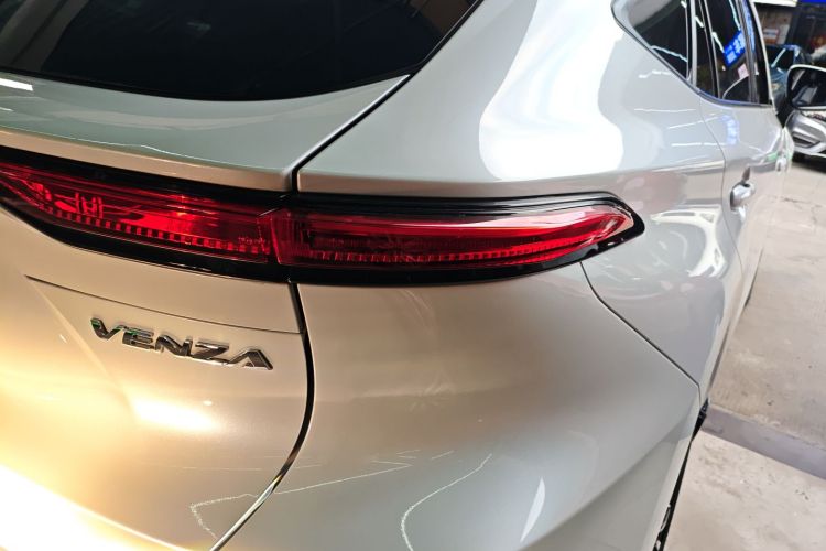 Toyota Venza 2023 immagine di auto #8