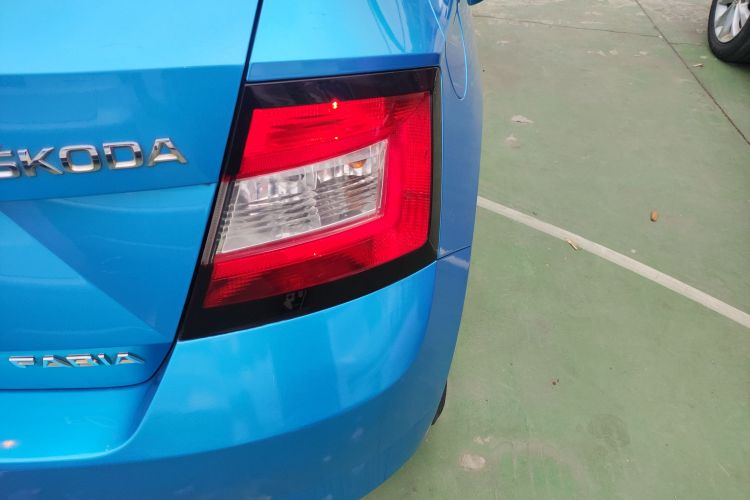 Skoda Fabia 2015 изображение автомобиля #8