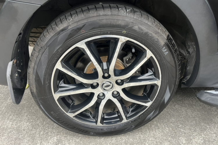 Forthing SX6 2017 car image #8