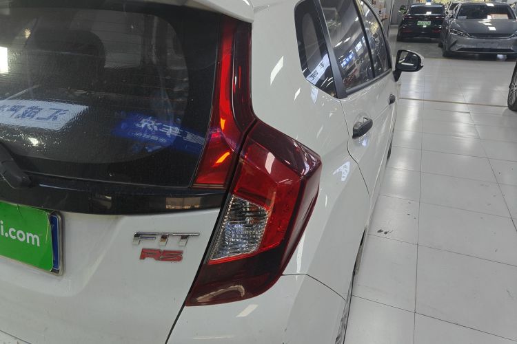 Honda Fit 2018 #8 Honda Fit 2018 car image #8