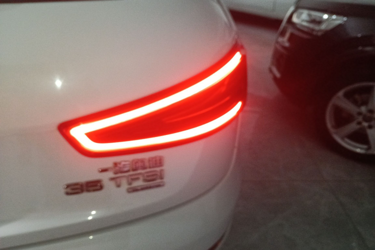 Audi Q3 2015 imagen de coche #8