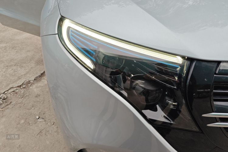 Mercedes-Benz EQC Class 2020 car image #8