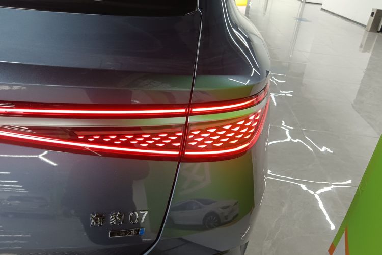 BYD Seal 07 DM-i 2025 car image #8