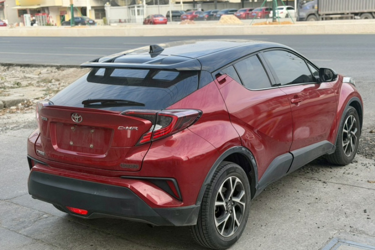 Toyota C-HR 2020 car image #8