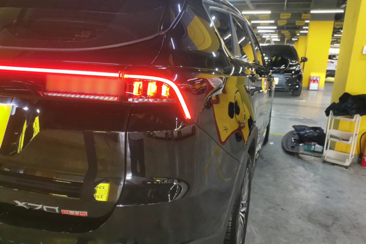 X70 PLUS 2024 car image #8
