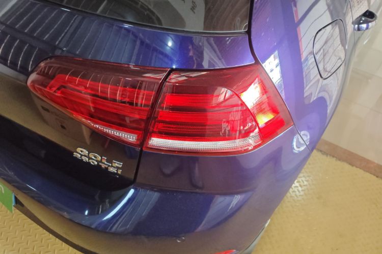 Volkswagen Golf 2020 car image #8