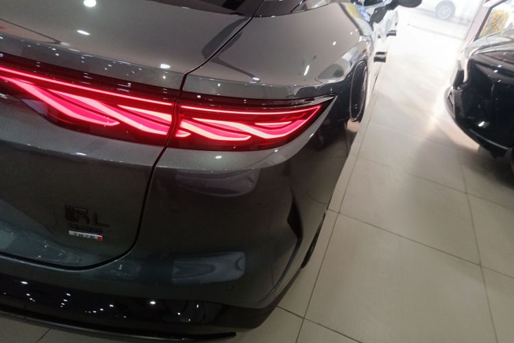 BYD HanL 2025 #8 BYD HanL 2025 car image #8