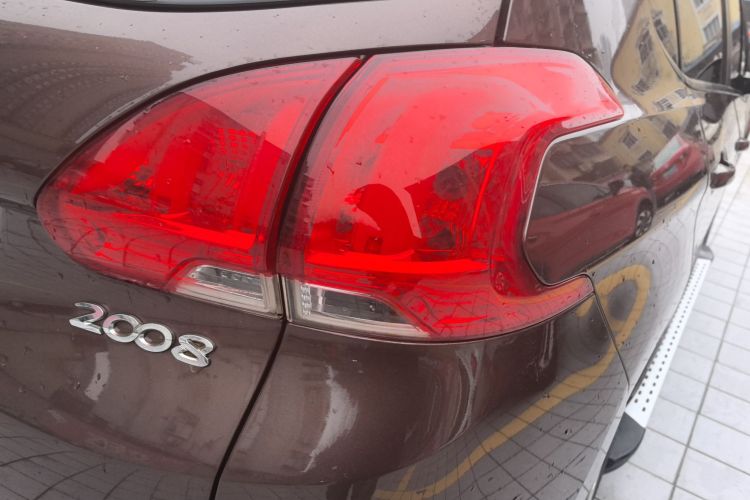 Peugeot 2008 2014 car image #8