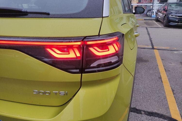 T-Roc 2023 car image #8