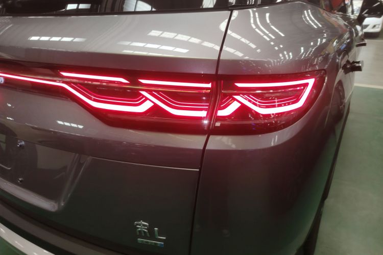 BYD SongL DM-i 2025 car image #8